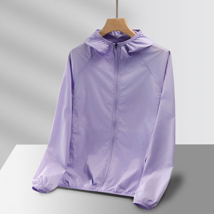 Mist Azur Travel clothing contained in a package comprising reversible jackets